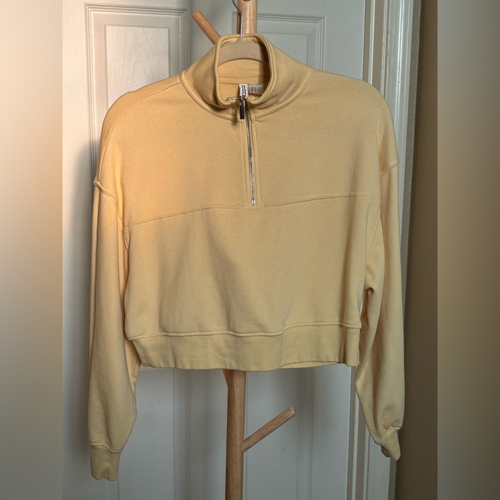 H&M Basic Cream Sweatshirt